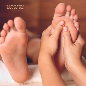 Massage chân phục hồi năng lượng